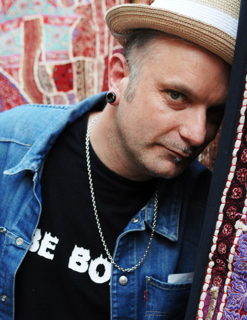 00/00/2007.Exclusive close up of French singer Sanseverino